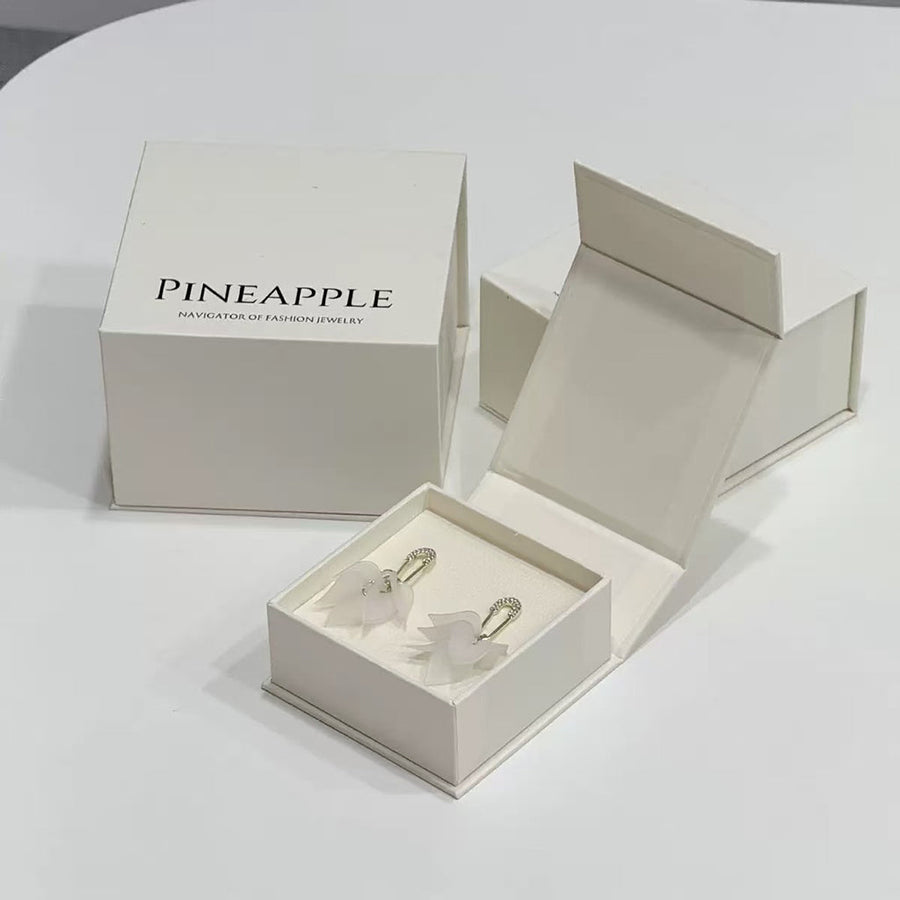 Custom book-style magnetic rigid box for executive pen packaging